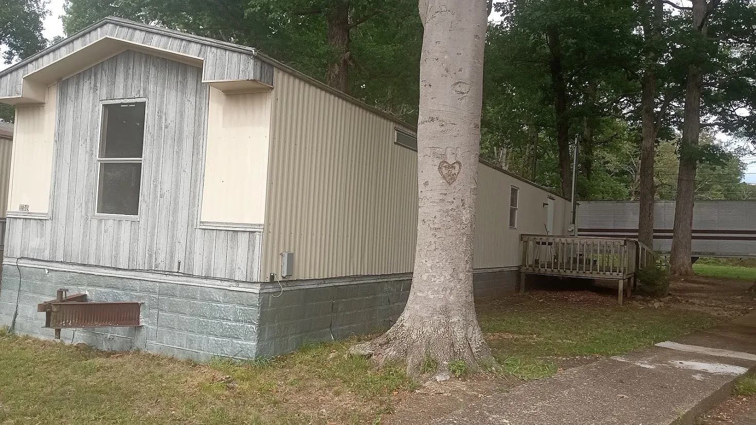3 bed, 980 sqft, $1,050 — Photo 1