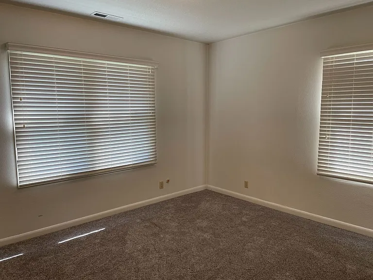 9945 SE Wallace Rd — Photo 10