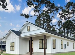 203 New Dr, Claxton, GA 30417