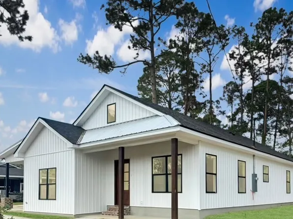 203 New Dr, Claxton, GA 30417