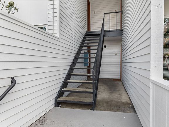 4th image of 2902 N Carr St #3