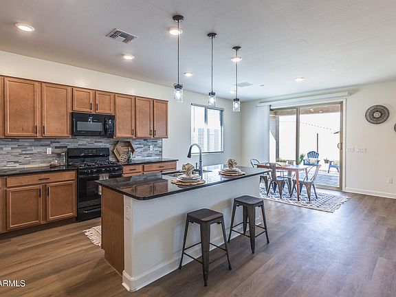 3rd image of 20484 W HAZELWOOD Avenue