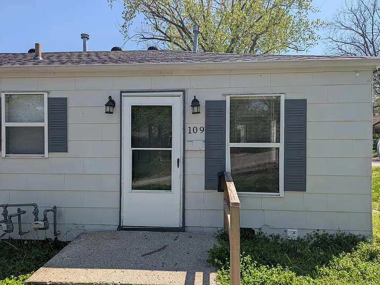 109 N Vermont St — Photo 12