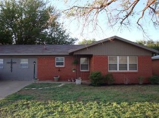 1209 9th St, Shallowater, TX 79363