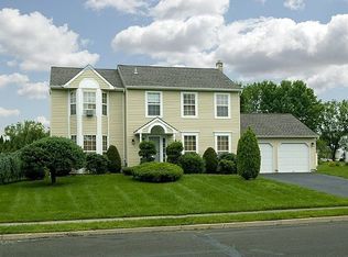 2432 Barnsleigh Dr, Bensalem, PA 19020