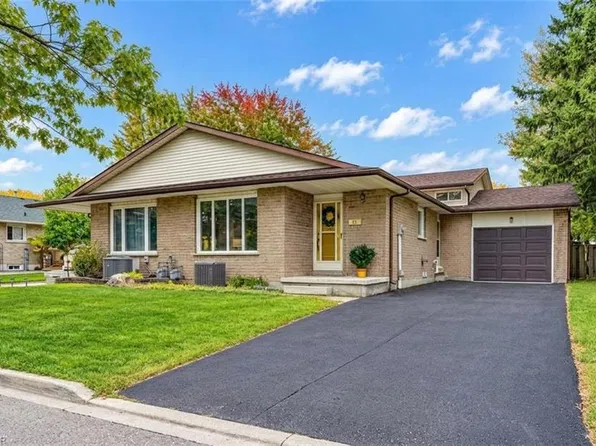 15 Uxbridge Cres, Kitchener, ON N2E 2S2