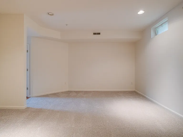 103 Buttonwood Ct — Photo 55