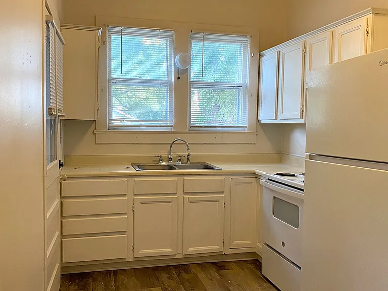 121 Stanley Ave — Photo 7