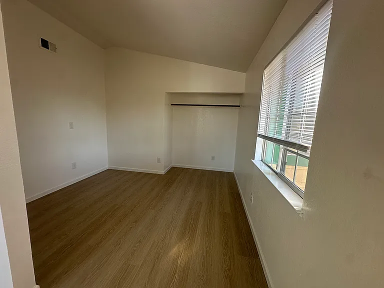 2859 Honeysuckle Cir — Photo 10