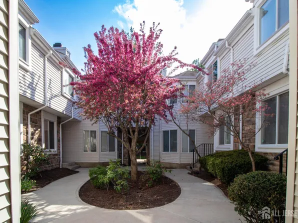 1025 Schmidt Ln, North Brunswick, NJ 08902