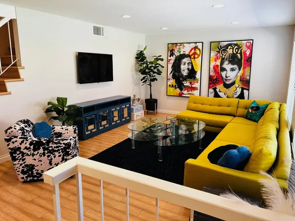 6135 Montecito Dr, Palm Springs, CA 92264