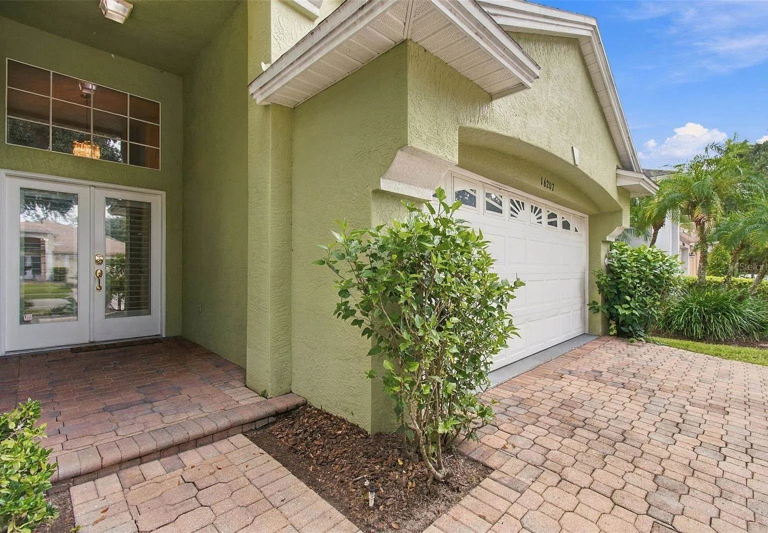 4 bed, 1887 sqft, $3,200 — Photo 2