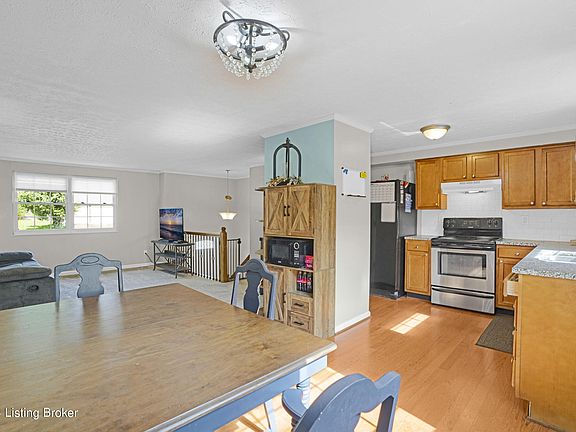 4th image of 9308 Plumwood Pl