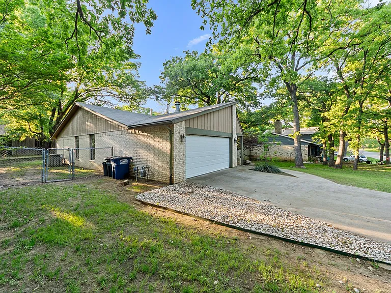 121 Lake Vis W — Photo 3