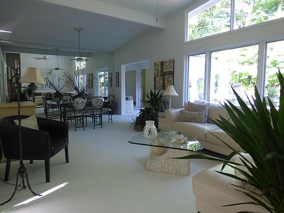 4th image of 3865 Bluebird Ave