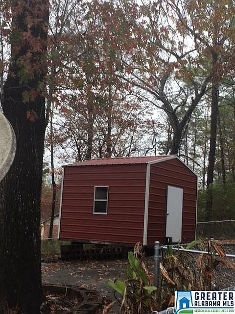 2nd image of 945 Thomas Dr