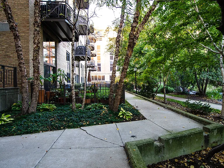 1330 W Monroe St #204 — Photo 41