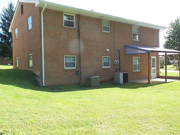 2nd image of 1901B Woodlawn Ave