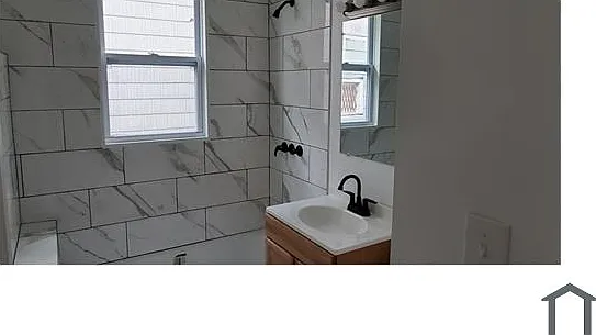 10520 S Perry Ave — Photo 7