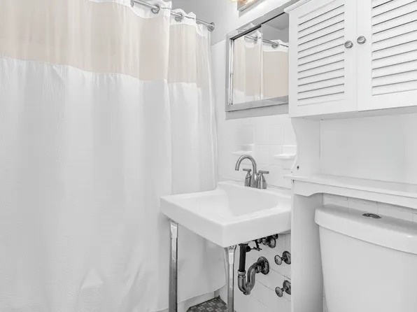 251 East 51st Street image 9 of 14