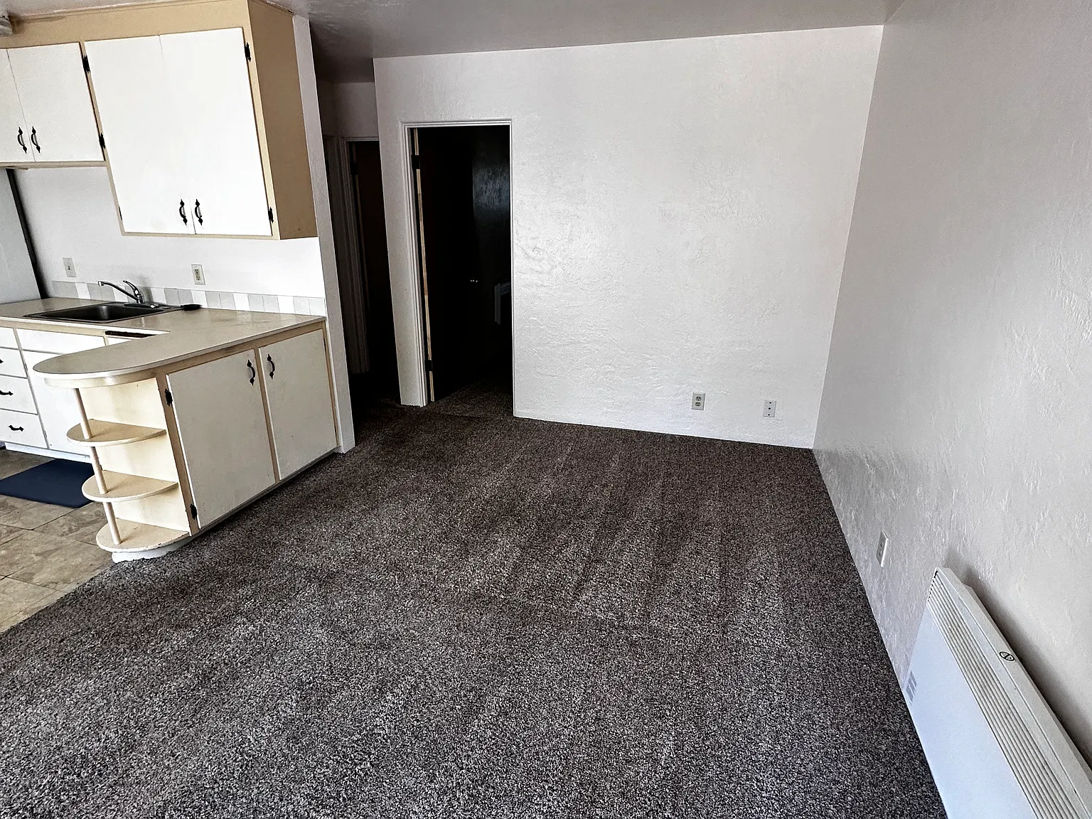 2 bed, 1.0 bath, 617 sqft, $1,100 — Photo 2