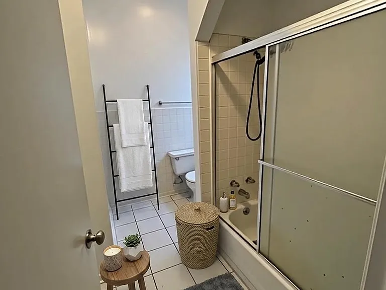 2525 N Ashland Ave — Photo 5