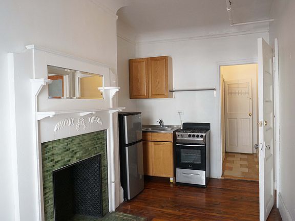3rd image of 241 W 139th St APT 4