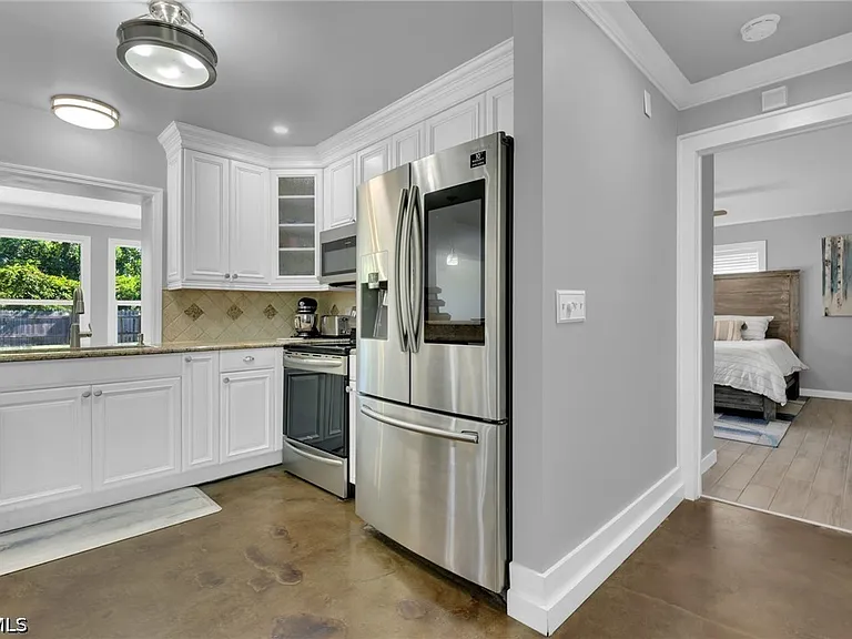 2413 Dover Ave — Photo 19