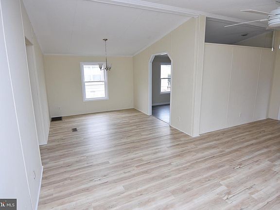 3rd image of 8711 Garden Ln