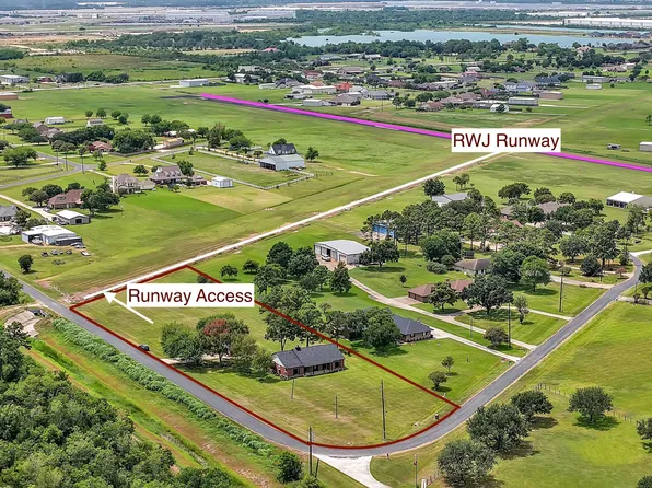 15415 Skyhawk Ln, Beach City, TX 77523