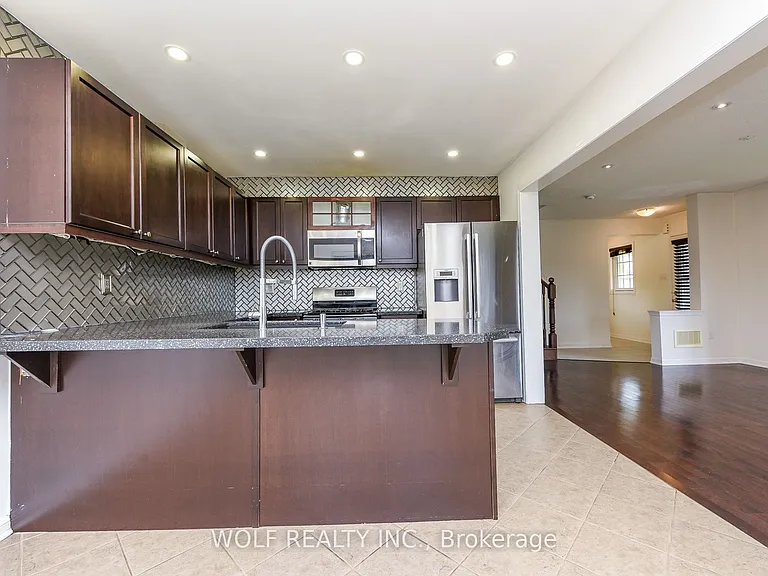 449 Tyrone Cres — Photo 13