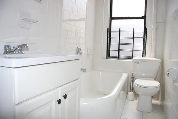 Rented by Lang Realty LLC | media 29