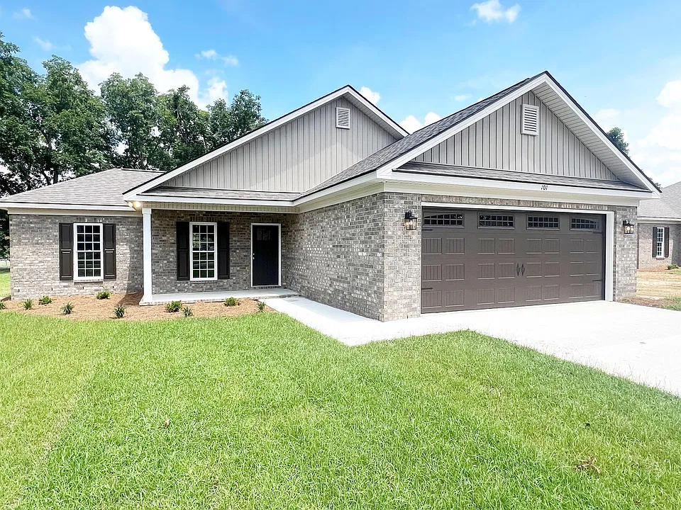 204 Silverthorn Dr