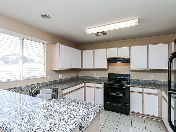 5th image of 12806 N Palm St