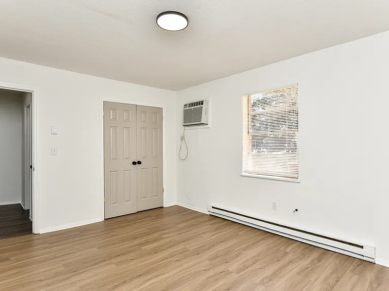 Room (1) Room (1)