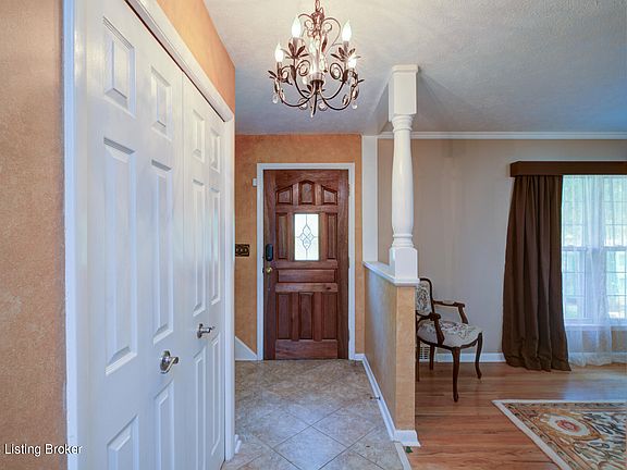 3rd image of 8907 Pine Lake Dr