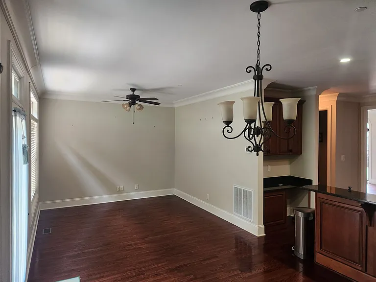 105 Grove Park Ln — Photo 5