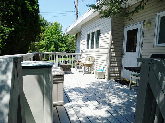 5th image of 222 Clarke Ave