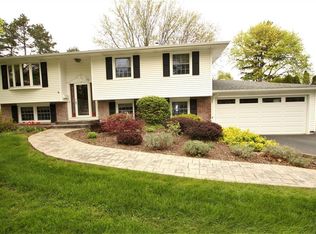 128 Courtly Cir, Rochester, NY 14615