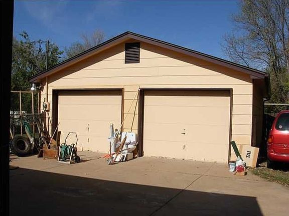 2 car garage w/office