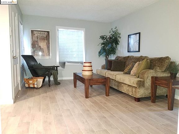 3rd image of 2432 Glenlock St
