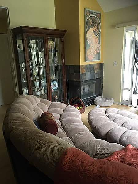Living room w/ fireplace 
