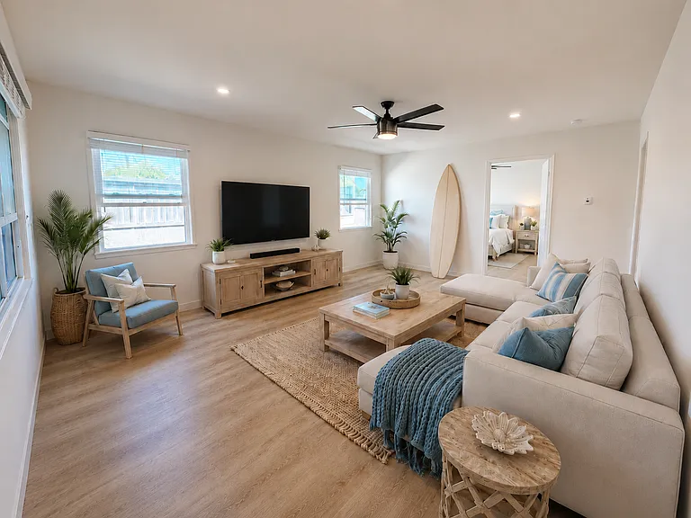 227 N Juanita Ave — Photo 1