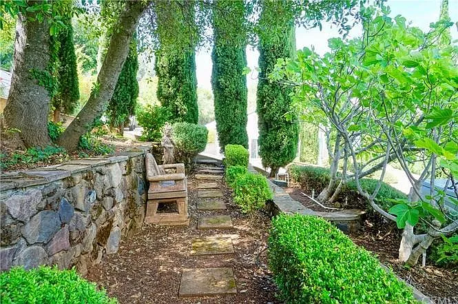 A sitting reading area or ?
