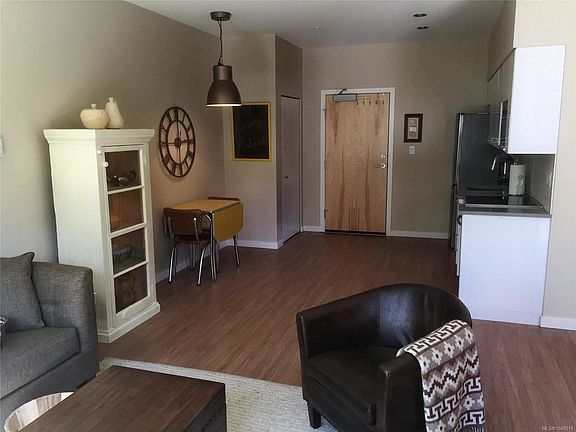 5th image of 785 Tyee Rd #103