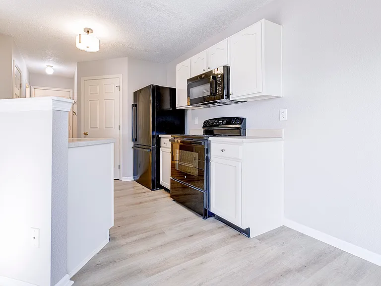 348 Atherton Dr — Photo 9
