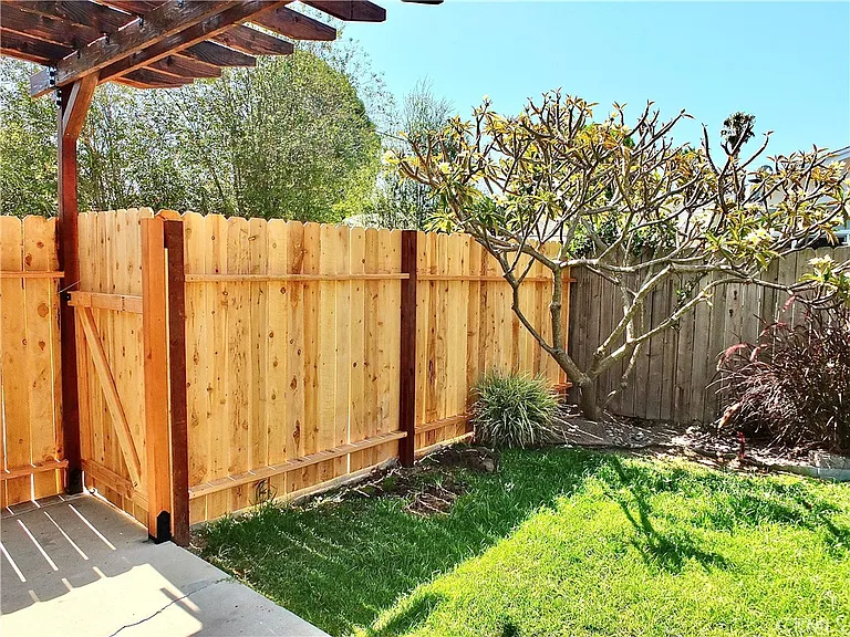 4036 E Vermont St — Photo 53