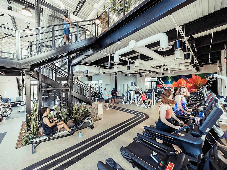 Busy gym filled with friends (1)