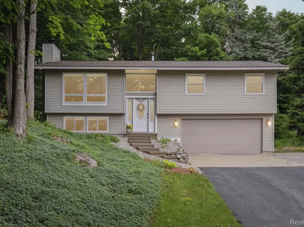 3091 Paysage Pl, Traverse City, MI 49684