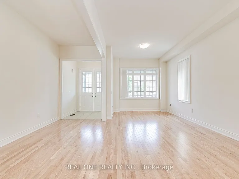 134 Goodwin Cres — Photo 5